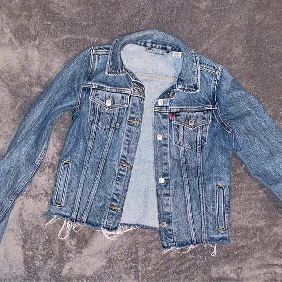 Distressed Levi’s Jacket - Picture 2 of 6